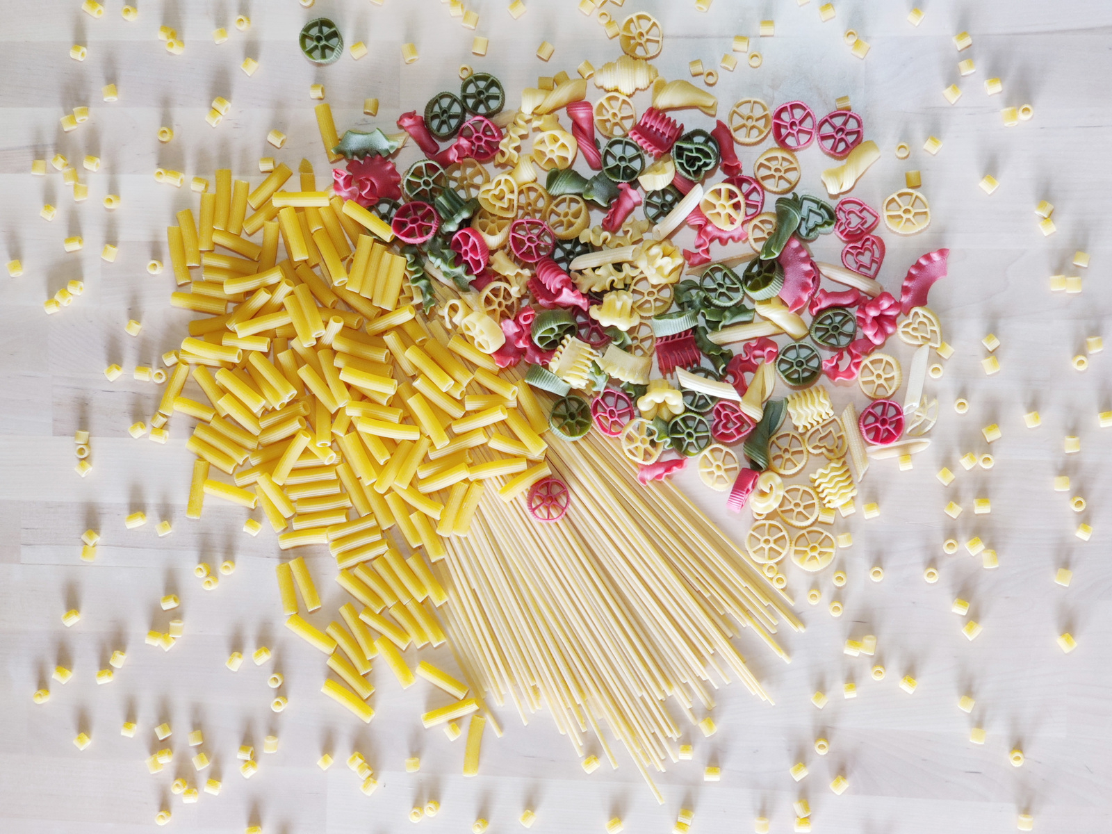 Different types of italian dry pasta